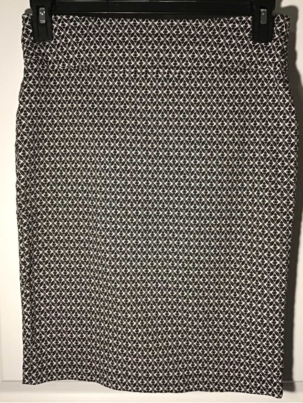 Soho Apparel Black and White Geometric Pencil Skirt Size M